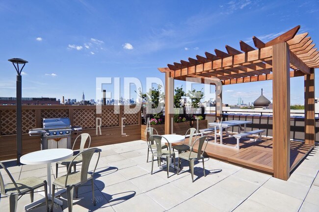 Building Photo - 220 N 10th St