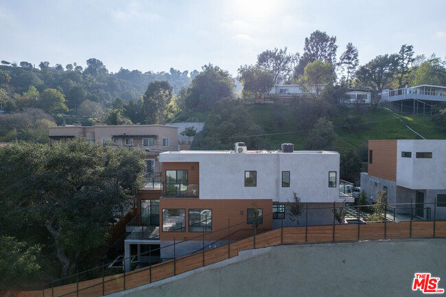 Building Photo - 3521 Cahuenga Blvd