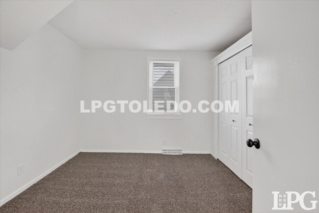 Building Photo - 921 Berry St