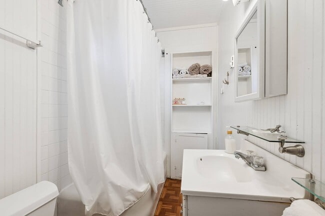 Building Photo - 6 PRIVATE Row