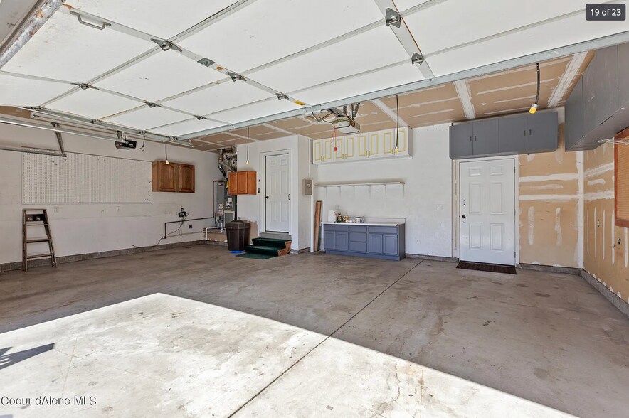 Building Photo - 5765 N Stafford Rd
