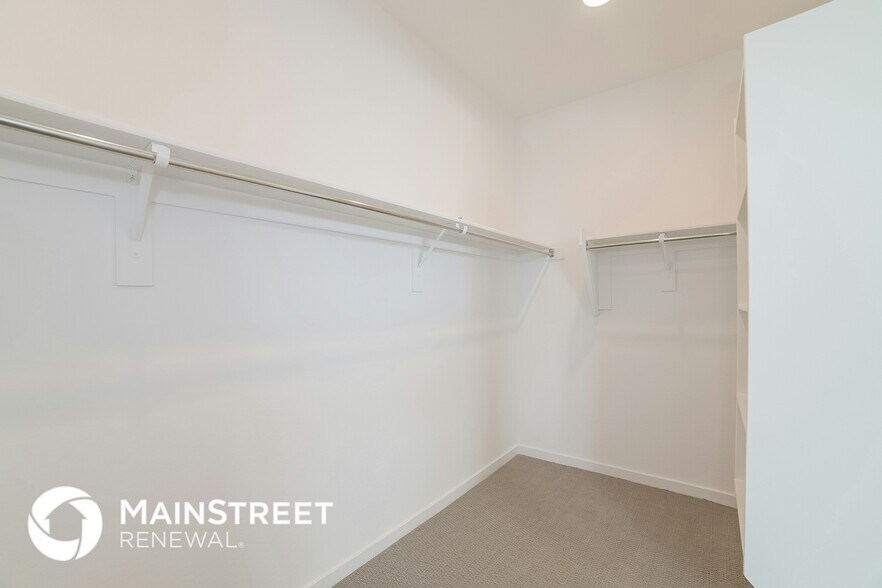 Building Photo - 10920 S 55th Ln