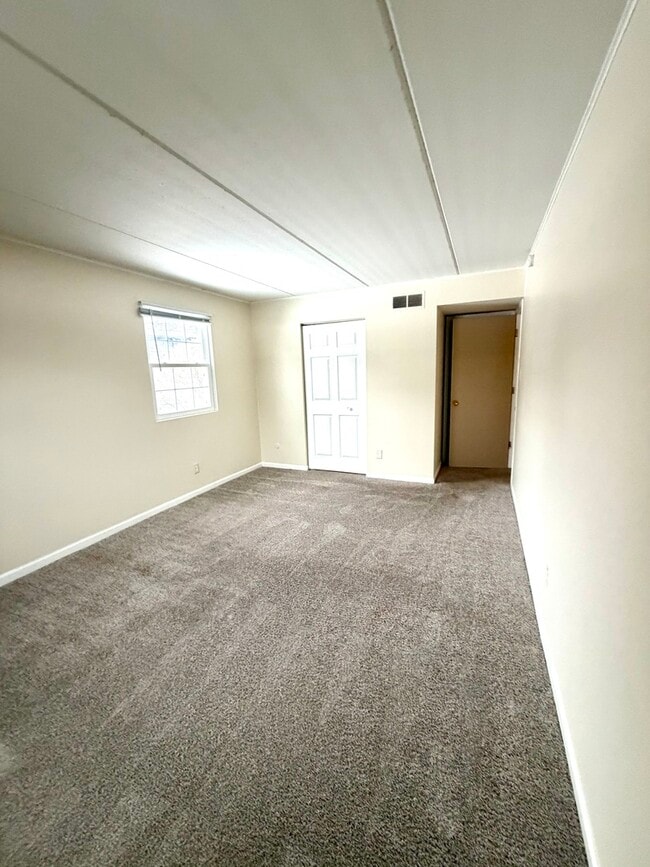 Building Photo - 1133 Royal St George Dr