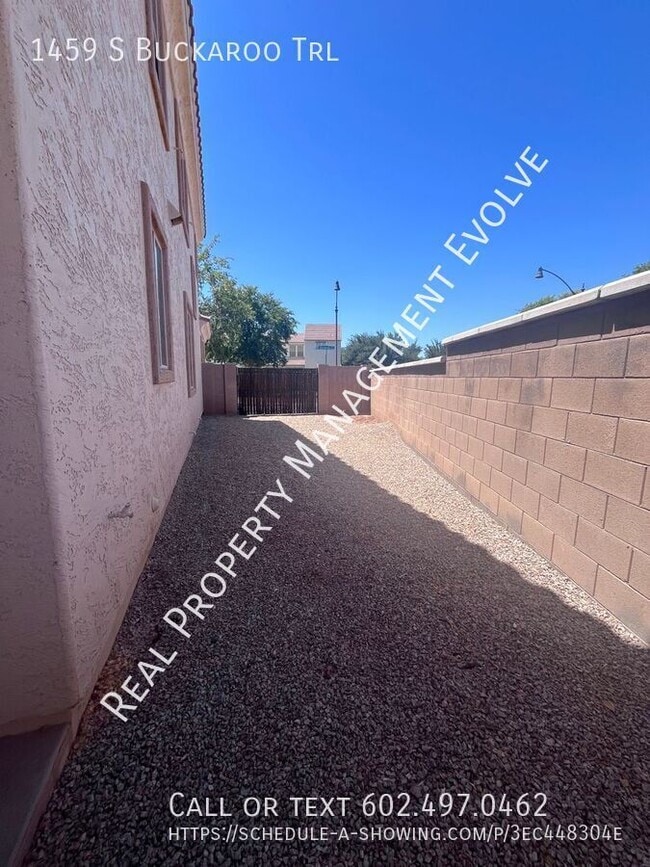 Building Photo - 1459 S Buckaroo Trail
