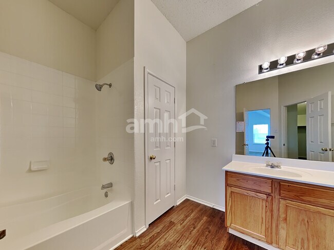 Building Photo - 4809 Palm Ridge Dr