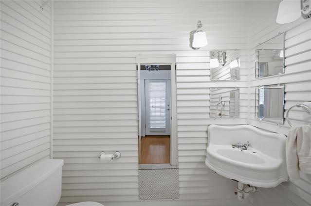 Building Photo - 1231 W Main St