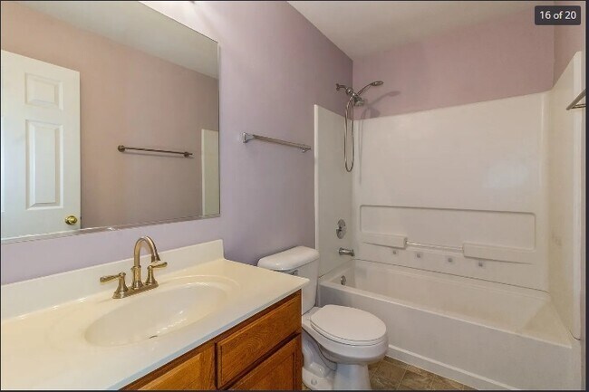 Building Photo - 4924 Montauk Dr