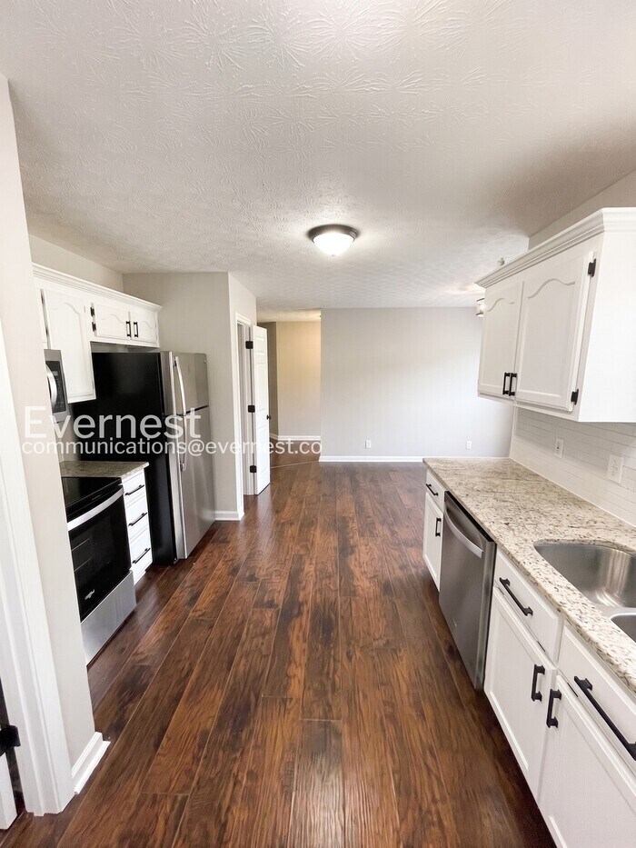 Building Photo - 636 Laramie Dr