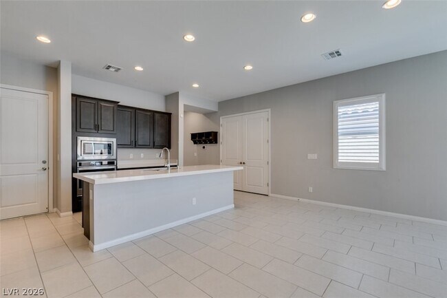 Building Photo - 10743 Skye Lily Ave