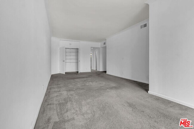 Building Photo - 8642 Gregory Wy