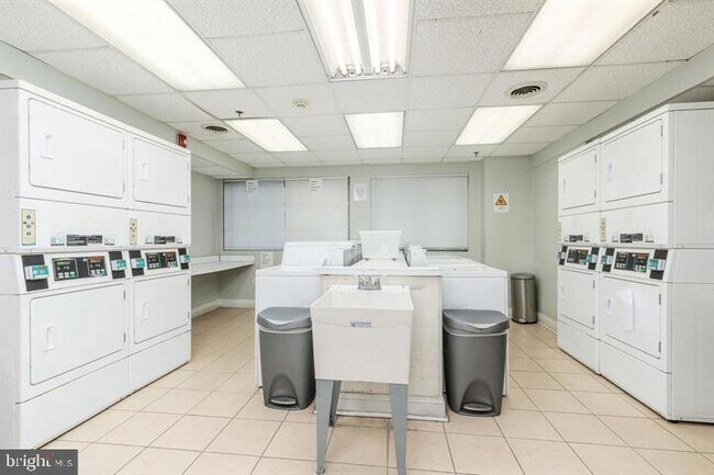 Building Photo - 2101 Chestnut St