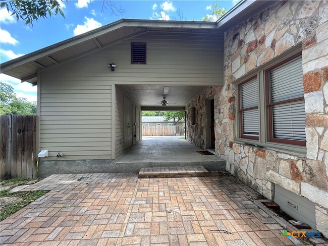 Building Photo - 237 E Garza St