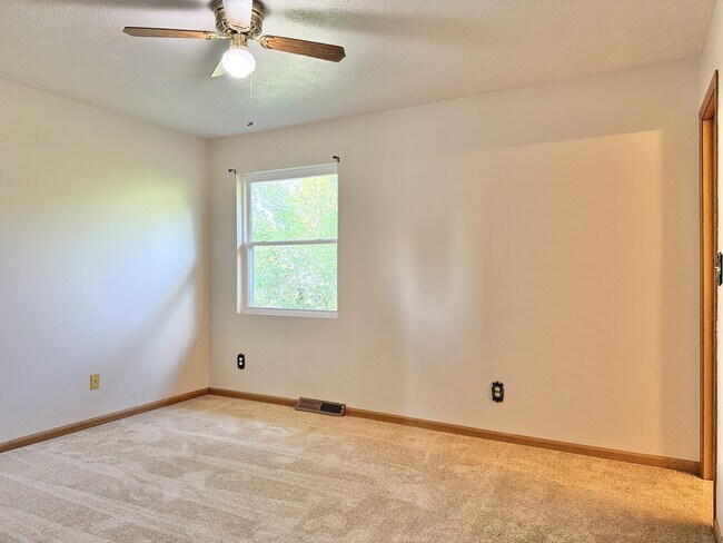 Building Photo - 14135 De La Tour Dr
