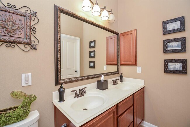 Building Photo - 2715 Farlow Ln