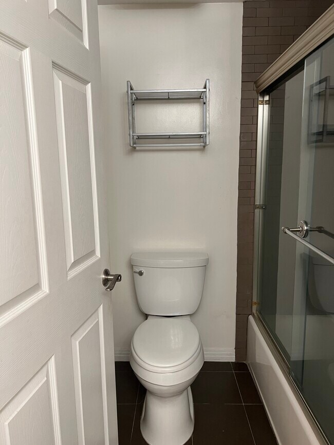 Master Bath - 1115 S Elm Dr