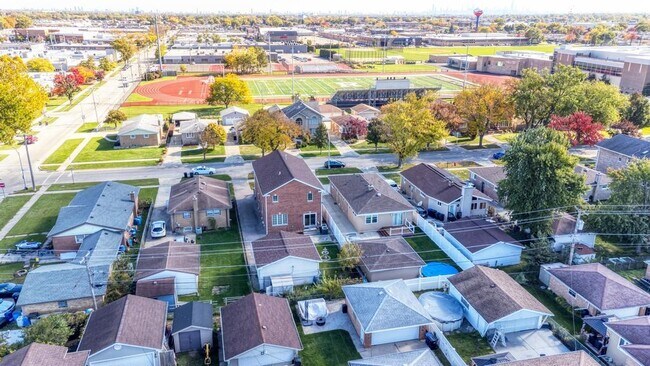 Building Photo - 4544 N Oriole Ave