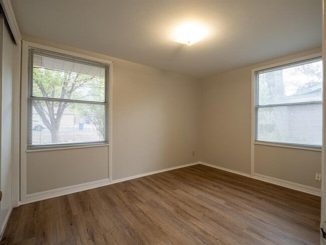 Building Photo - 1411 Westmoor Dr