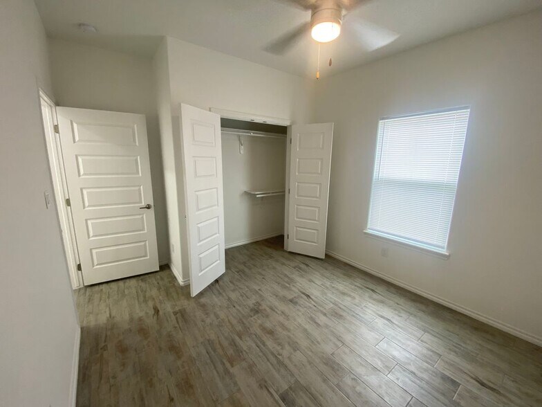 Building Photo - 2914 Maria Dr