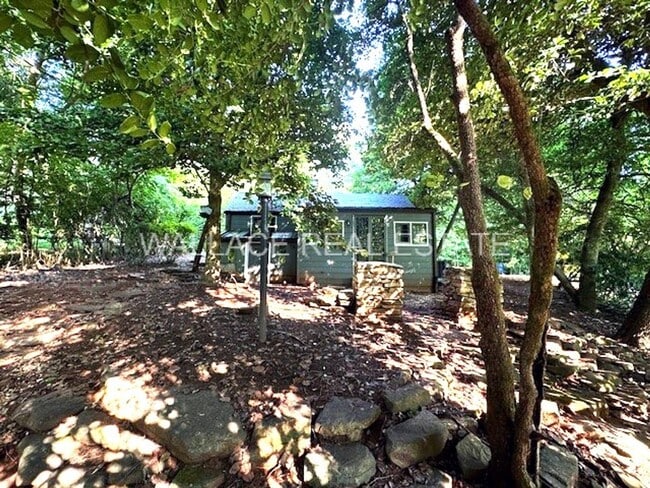Building Photo - COZY 1 BEDROOM FULLY FURNISHED COTTAGE IN ...
