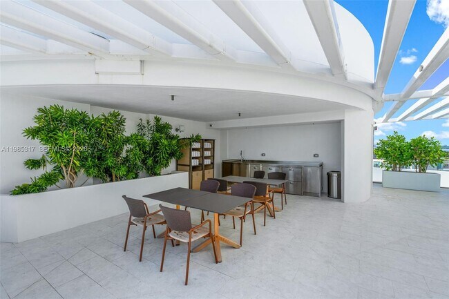 Building Photo - 1135 103rd St