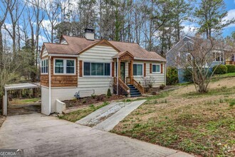 Building Photo - 1747 Parkhill Dr