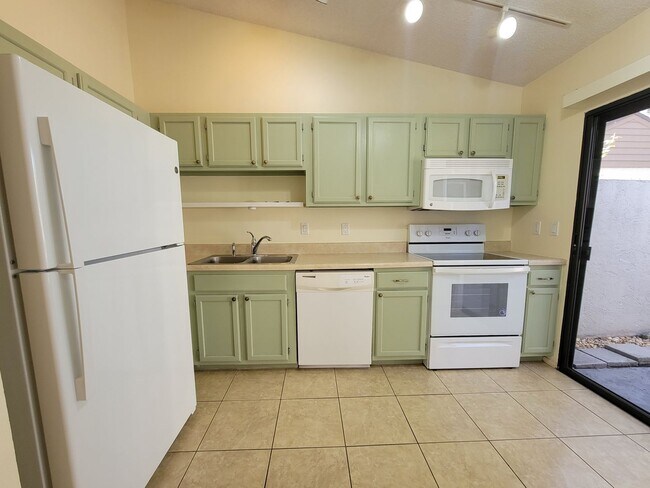 Building Photo - Cozy 2 bed/ 2 bath Villa in Beekman Lakes ...