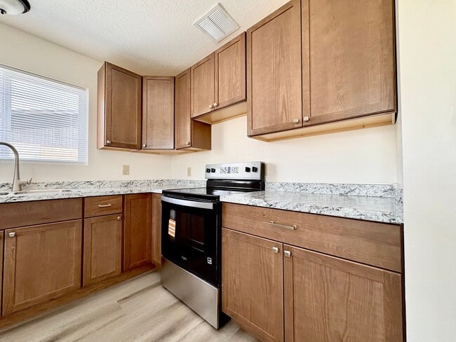 Building Photo - Newly Renovated 3 Bedroom, 1 Bath Duplex – in Lehi!