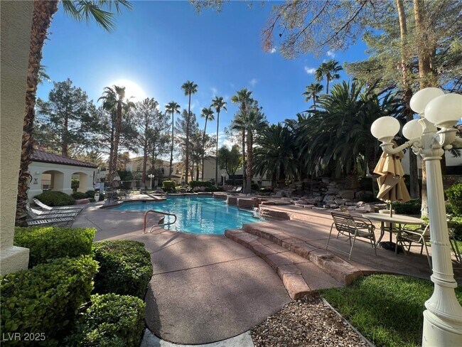 Building Photo - 2975 Bluegrass Ln