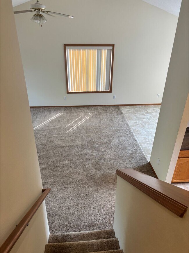 Building Photo - Spacious Tri-Level On Corner Lot