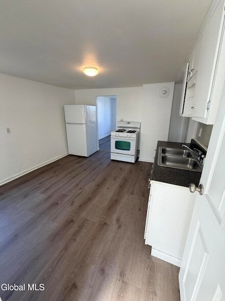 Building Photo - 200 Mohawk St