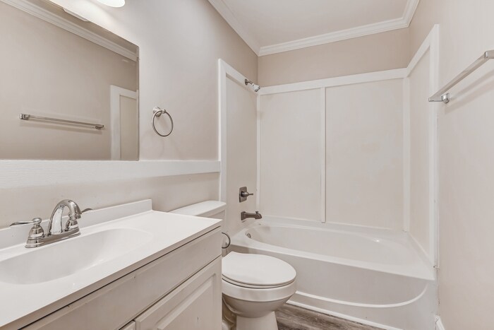 Building Photo - 1035 Barclay Dr