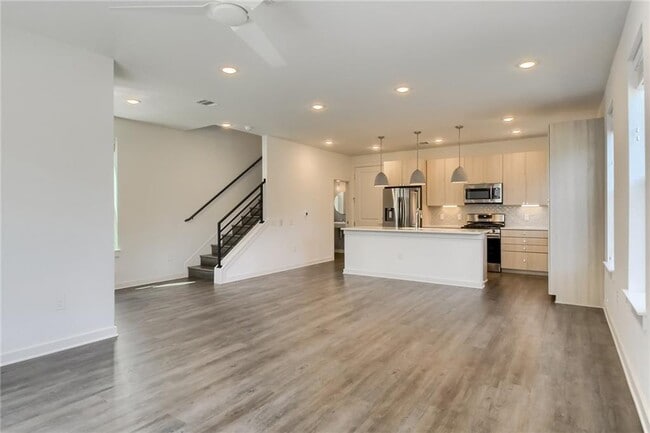 Building Photo - 2624 Metcalfe Rd