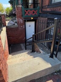 Building Photo - 76 Maple St