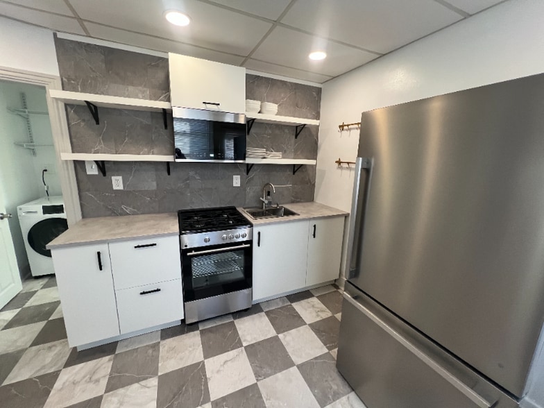 Building Photo - 513 E Montgomery Ave