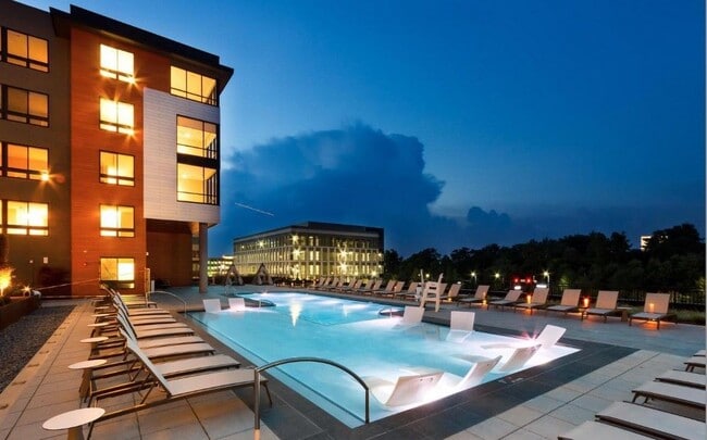 Building Photo - 145 Riverhaven Dr