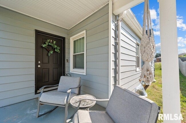 Building Photo - 2133 Warren St