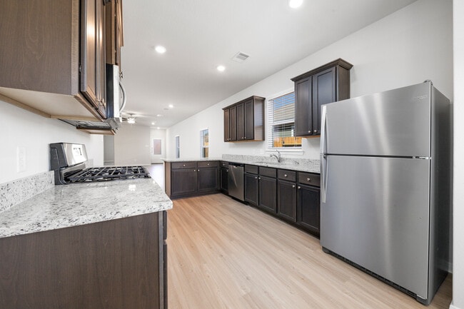 Building Photo - 15474 Maple Ter Dr