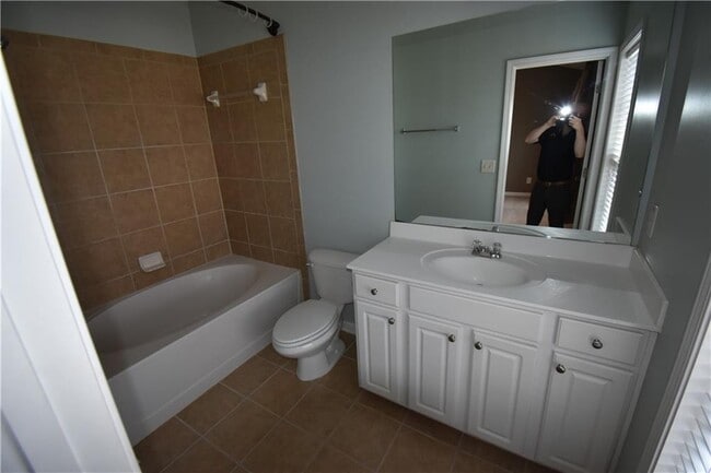 Building Photo - 1002 Thornborough Dr
