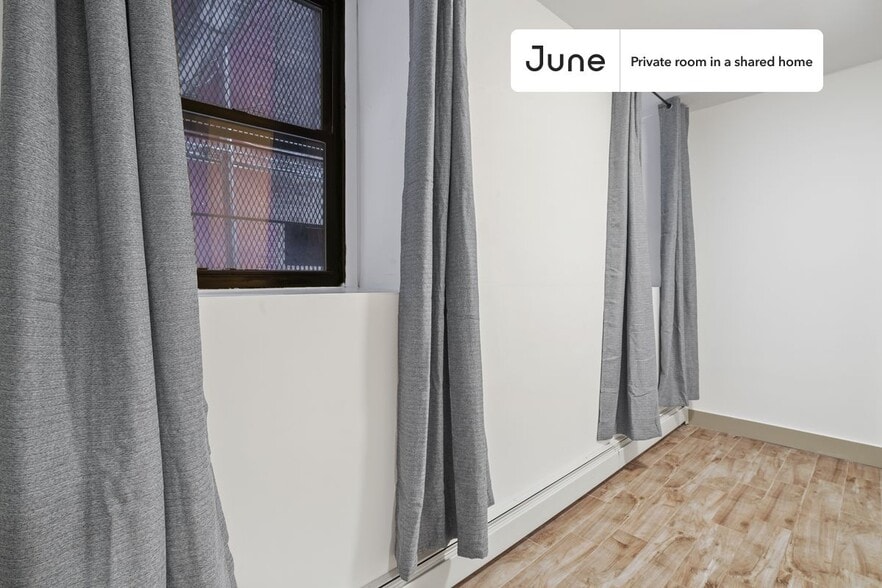 Building Photo - Room in Shared 3 bed/2 bath home