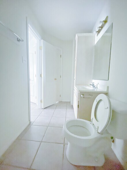 Building Photo - 737 Sonesta Dr