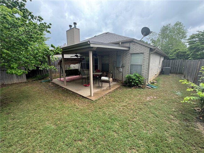 Building Photo - 82 E Cydnee St