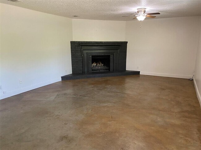 Building Photo - 2406 Broken Oak Dr