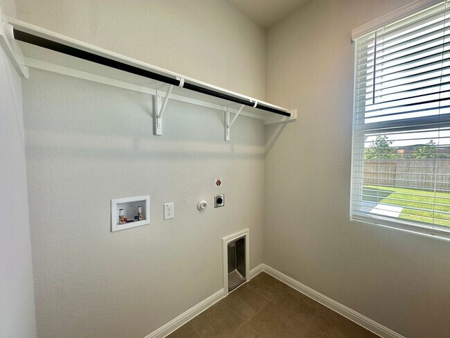 Building Photo - 3 Bed 2Bath in Taylor Tx
