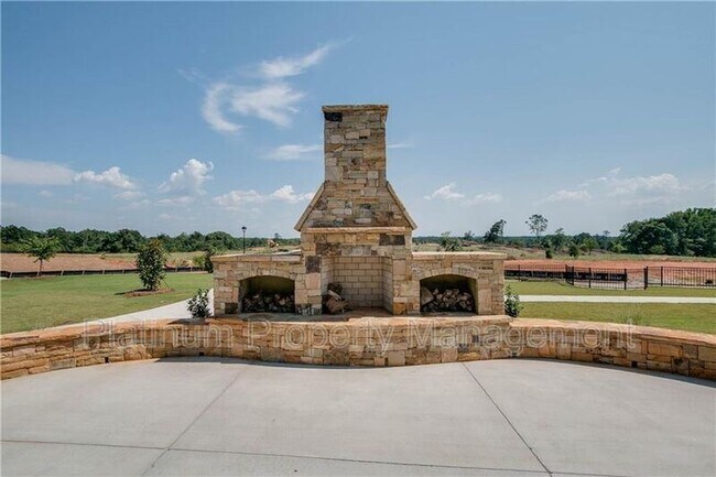 Building Photo - 4579 Silver Oak Dr