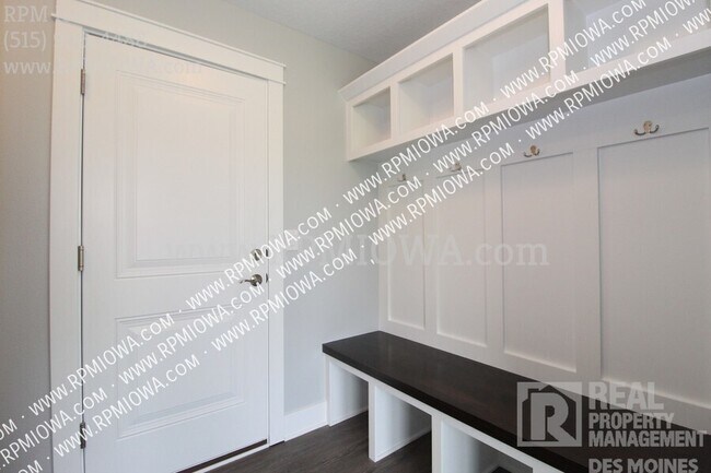 Building Photo - 5374 Destiny Dr