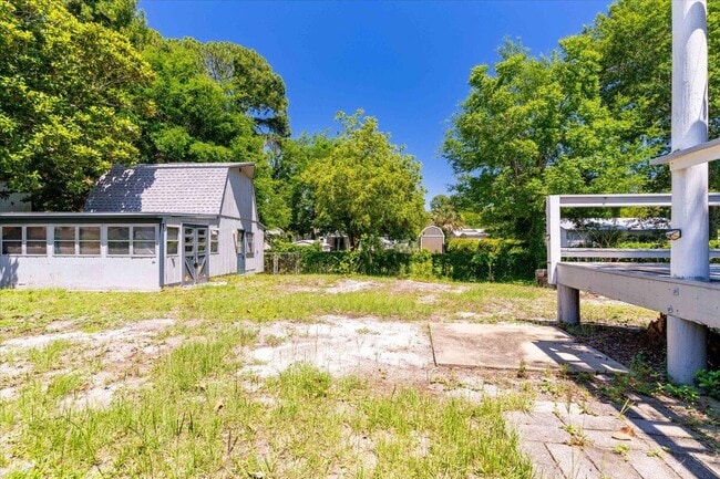 Building Photo - 23 Driftwood Ave SW