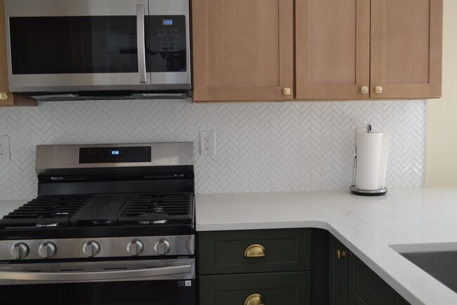 Building Photo - 202 Acorn Terrace