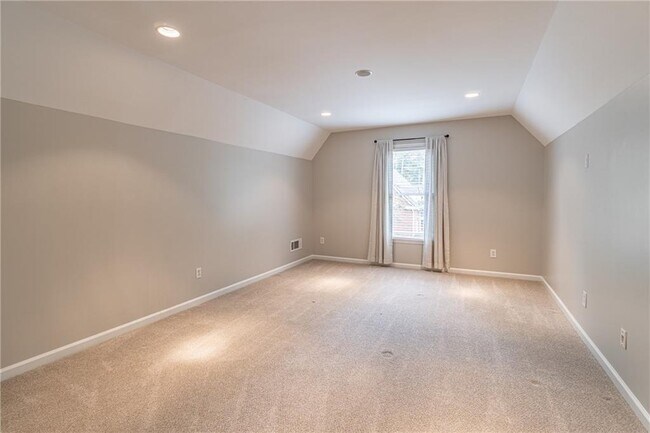 Building Photo - 205 Vickery Way