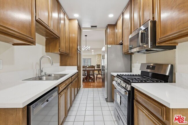 Building Photo - 1271 Stoner Ave