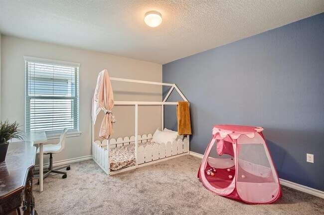 Building Photo - 11804 Saddle Rock Dr